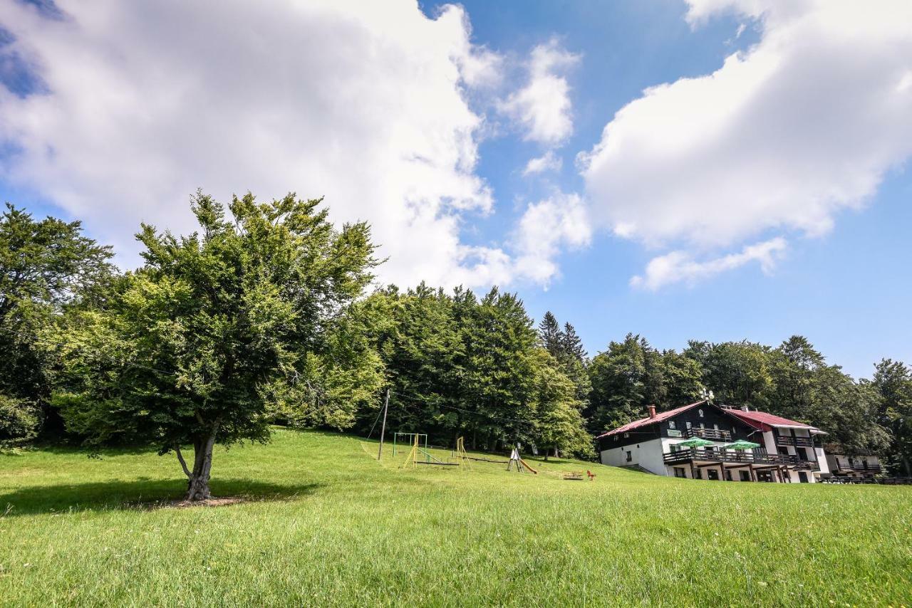 Bed and Breakfast Planinski Dom Na Kalu Dol pri Hrastniku Екстер'єр фото
