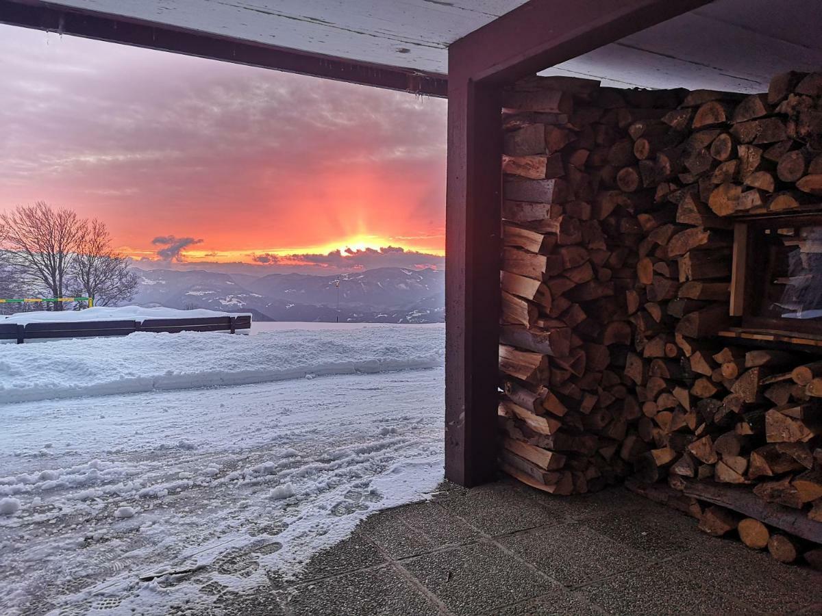 Bed and Breakfast Planinski Dom Na Kalu Dol pri Hrastniku Екстер'єр фото